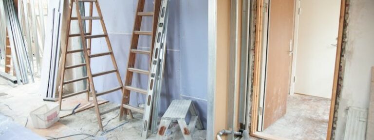 Chantier de construction ou de rénovation illustrant les travaux et la responsabilité des entreprises de bâtiment.