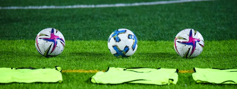 Finale CAN 2025 Sénégal Maroc avec controverse arbitrale et décision de la CAF retirant le titre au Sénégal. Analyse juridique d'un avocat en droit du sport en Pévèle et à Lille.